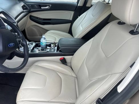 Used 2020 Ford Edge Titanium FWD image 7