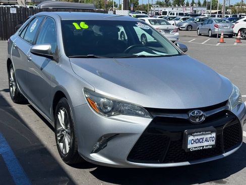 Used 2016 Toyota Camry SE FWD image 2