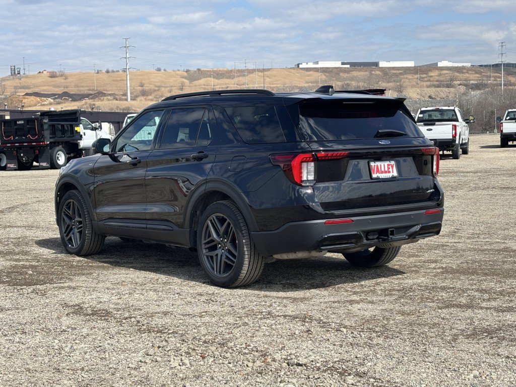 New 2026 Ford Explorer ST-Line w/ ST-Line Street Pack AWD/4WD image 7
