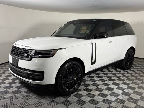 Used 2025 Land Rover Range Rover SE AWD/4WD image 2