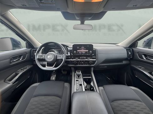 Used 2025 Nissan Pathfinder SV FWD image 12