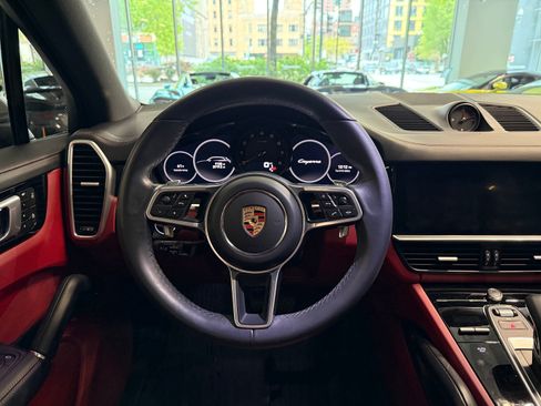 Used 2023 Porsche Cayenne AWD/4WD image 13