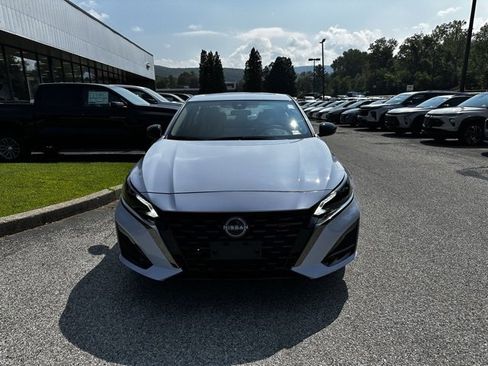 New 2025 Nissan Altima 2.5 SR w/ SR Premium Package image 2