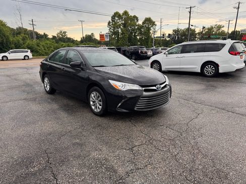 Used 2017 Toyota Camry LE FWD image 7