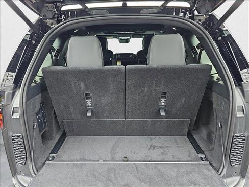 New 2025 Land Rover Discovery S image 14