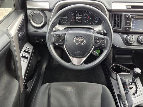 Used 2018 Toyota RAV4 LE image 6