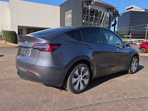 Used 2023 Tesla Model Y Long Range image 5