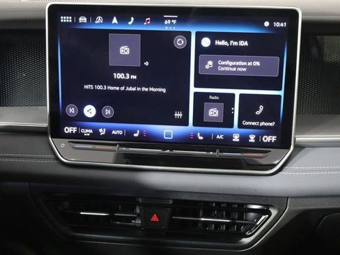 Used 2025 Volkswagen Tiguan SE AWD/4WD image 26