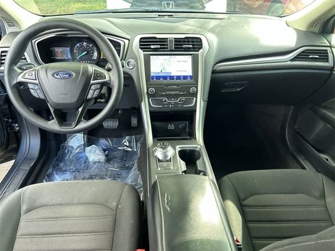 Used 2020 Ford Fusion SE image 10