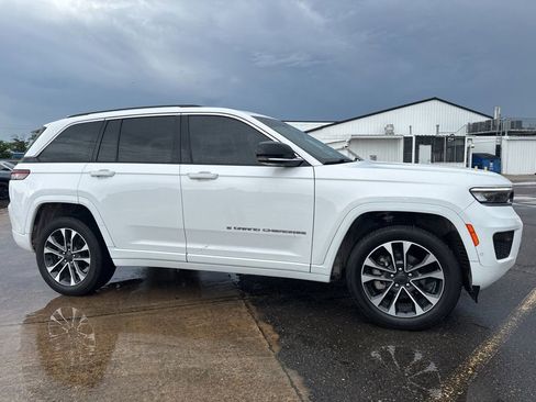Used 2023 Jeep Grand Cherokee Overland w/ Adv Protech Group III RWD image 8
