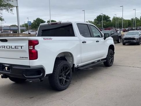 Used 2026 Chevrolet Silverado 1500 Custom Trail Boss w/ LPO, Dark Essentials Package AWD/4WD image 8
