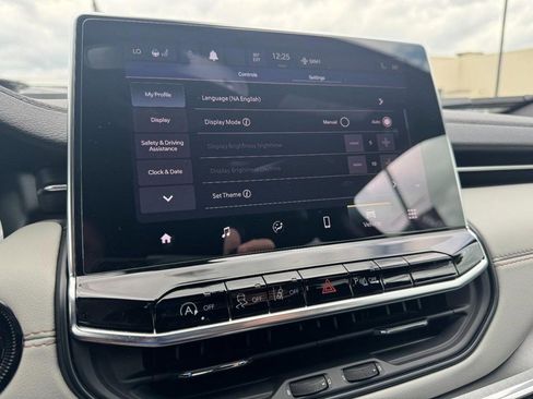 Used 2024 Jeep Compass Limited image 23