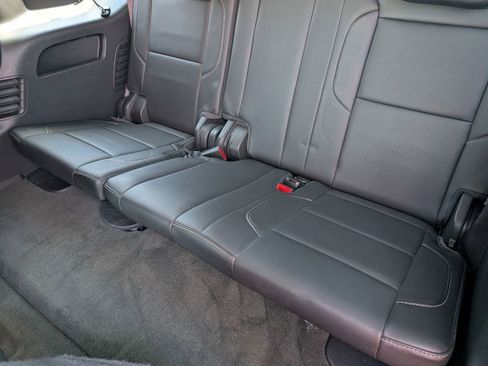 Used 2015 GMC Yukon SLT w/ HD Trailering Package AWD/4WD image 12