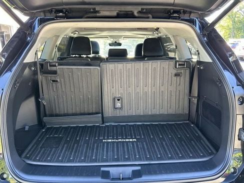 Used 2023 Toyota Highlander XLE AWD/4WD image 28