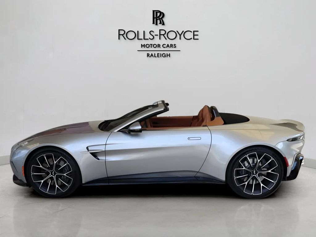 Used 2026 Aston Martin V8 Vantage Convertible RWD image 9