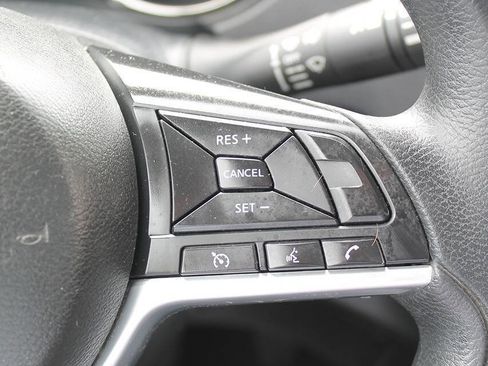 Used 2018 Nissan Rogue S image 25