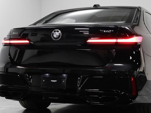 Used 2023 BMW 760i xDrive w/ Executive Package image 68