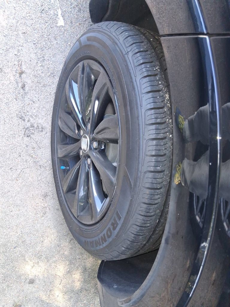 Used 2024 Buick Envista Sport Touring w/ Convenience I Package FWD image 5