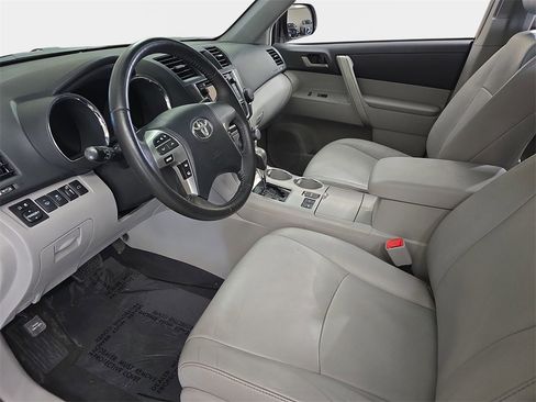 Used 2013 Toyota Highlander SE image 19