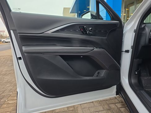 Used 2025 Cadillac Lyriq Sport image 14