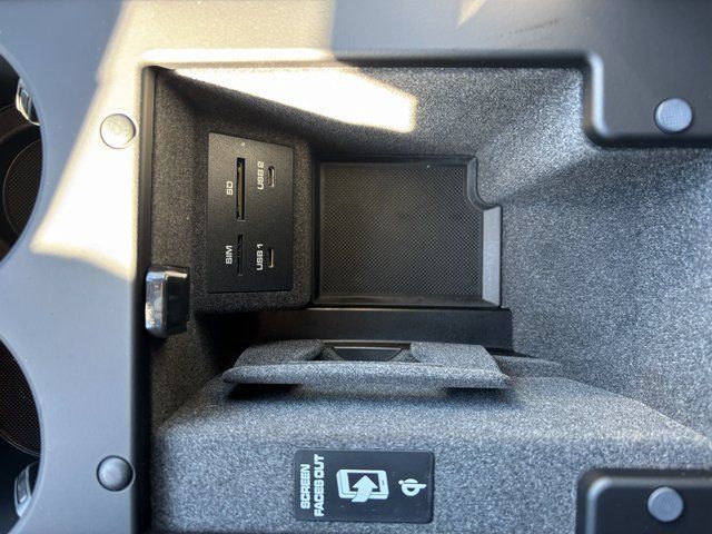 Used 2026 Porsche Macan AWD/4WD image 22