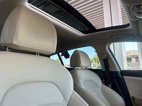 Used 2022 Kia Stinger GT2 image 19