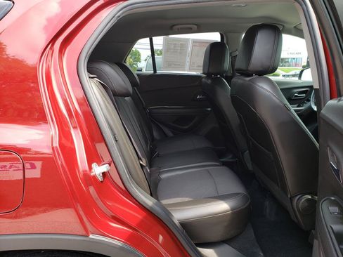 Used 2022 Chevrolet Trax LT w/ Driver Confidence Package AWD/4WD image 15