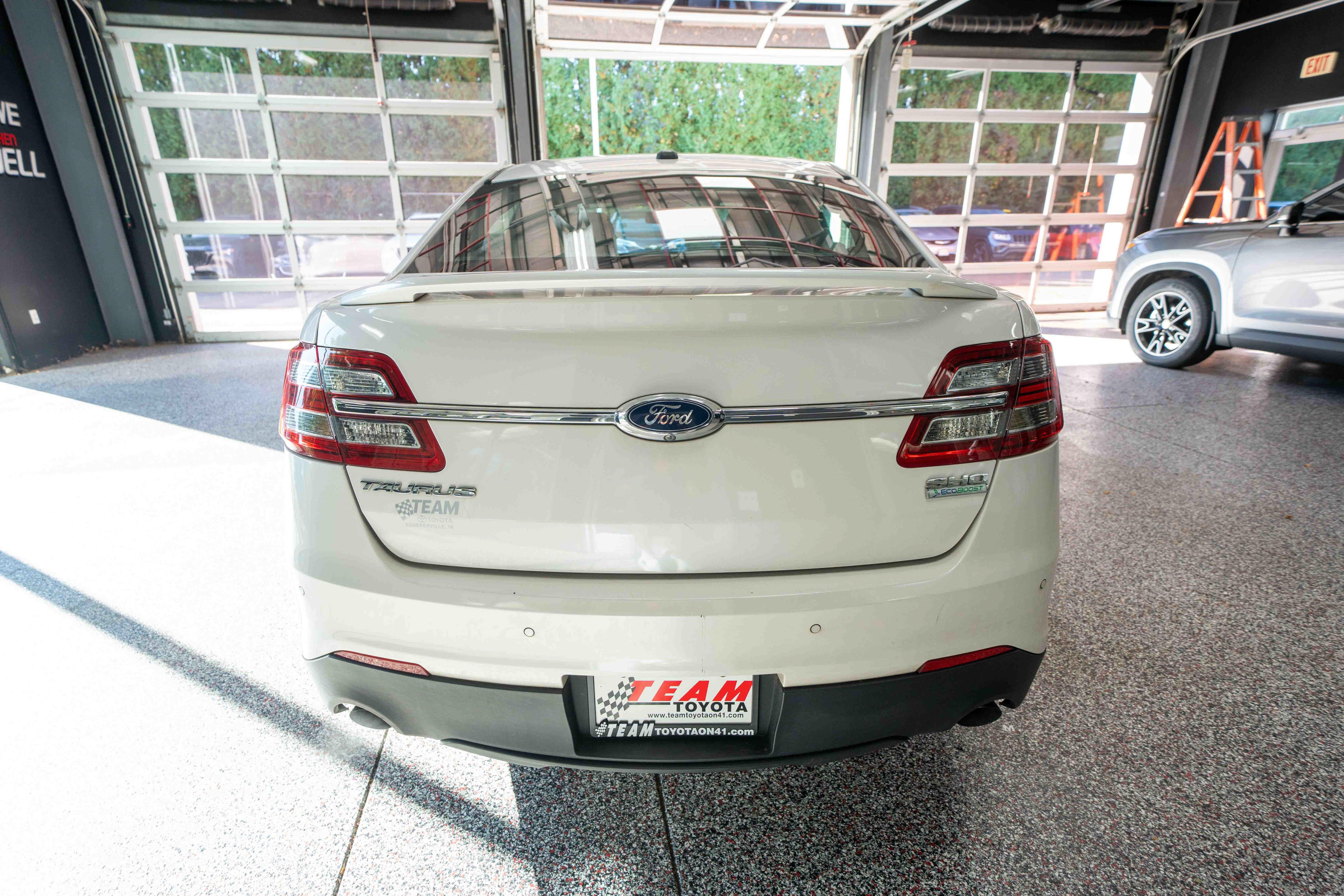 Used 2018 Ford Taurus SHO AWD/4WD image 3