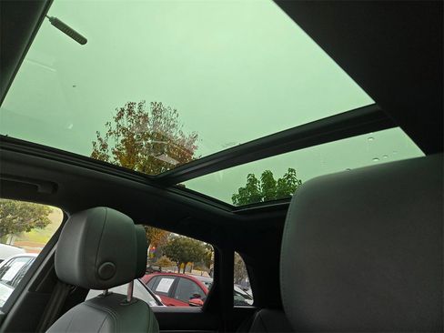 Used 2023 Audi Q3 2.0T Premium image 9