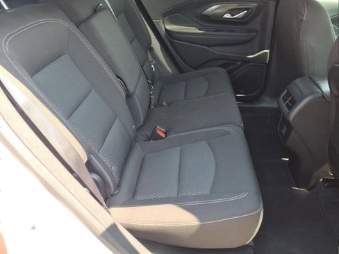 Used 2024 GMC Terrain SLE FWD image 17