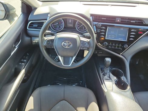 Used 2018 Toyota Camry LE image 12
