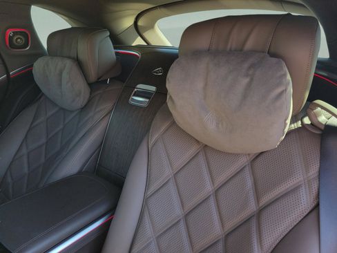 Used 2024 Mercedes-Benz Maybach EQS 680 4MATIC image 12