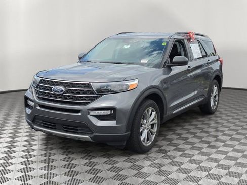 Certified 2022 Ford Explorer XLT w/ Equipment Group 202A RWD image 3