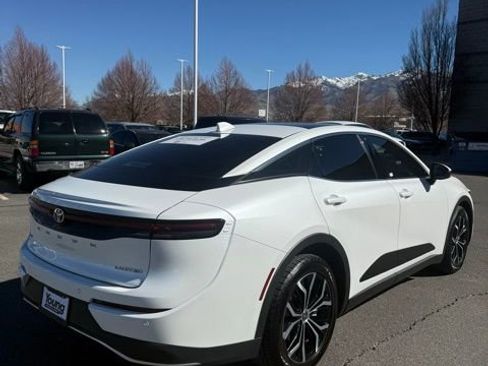 Used 2023 Toyota Crown XLE image 6