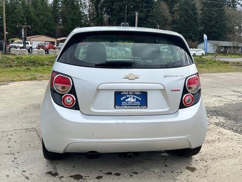 Used 2016 Chevrolet Sonic LT w/ Fun and Sun Package image 7