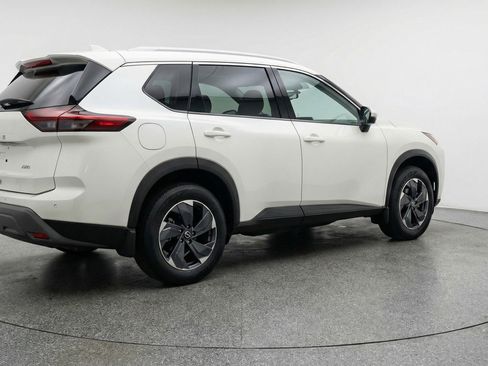 Used 2025 Nissan Rogue SV AWD/4WD image 9