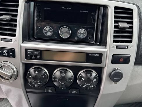 Used 2004 Toyota 4Runner SR5 AWD/4WD image 9