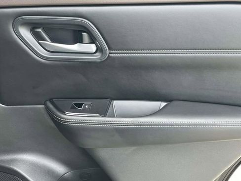 Used 2023 Nissan Rogue SL image 16