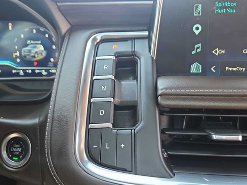 Used 2024 Chevrolet Suburban LT w/ LT Signature Package RWD image 21