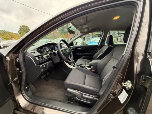 Used 2017 Honda Accord LX image 17