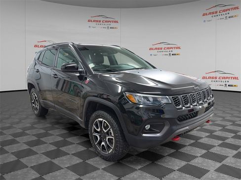 Used 2024 Jeep Compass Trailhawk image 1