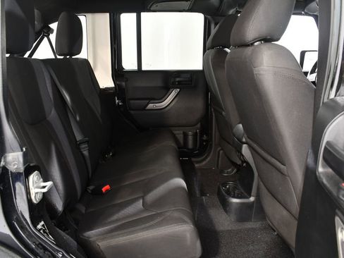 Used 2018 Jeep Wrangler Unlimited Sport S AWD/4WD image 19