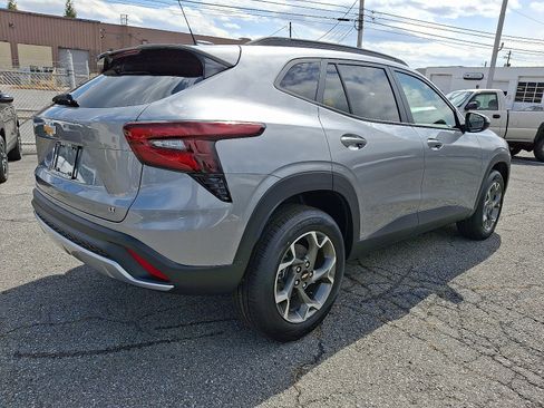 New 2026 Chevrolet Trax LT w/ Driver Confidence Package FWD image 3
