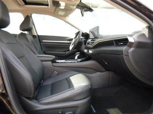 Used 2024 Nissan Altima 2.5 SL AWD/4WD image 8