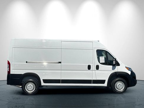 Used 2026 RAM ProMaster 2500 w/ Convenience Group FWD image 3
