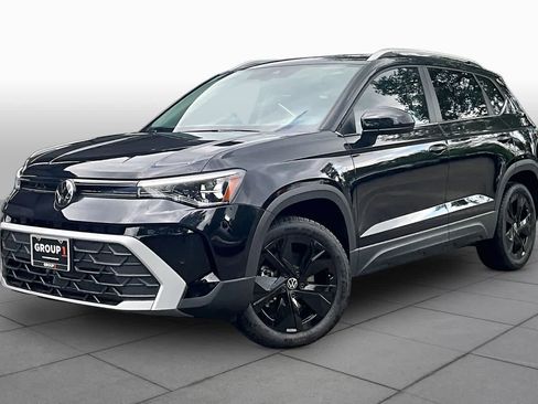 New 2026 Volkswagen Taos SE FWD image 1