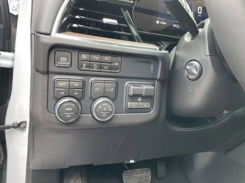 New 2026 Chevrolet Suburban High Country AWD/4WD image 10