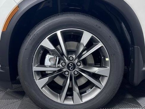 Certified 2025 INFINITI QX60 Luxe image 12