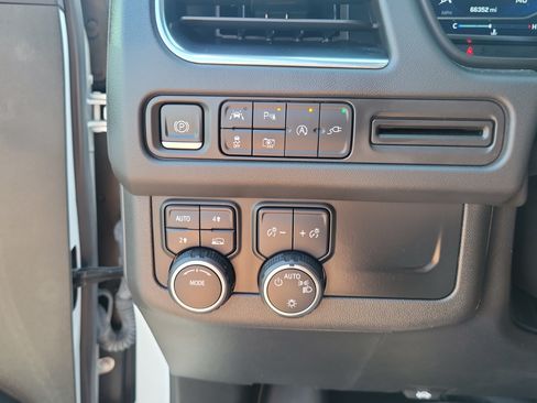 Used 2022 Chevrolet Suburban RST w/ Luxury Package AWD/4WD image 21