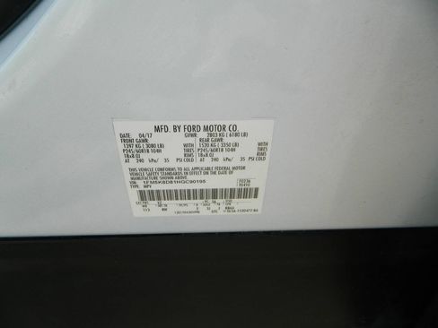 Used 2017 Ford Explorer XLT image 27